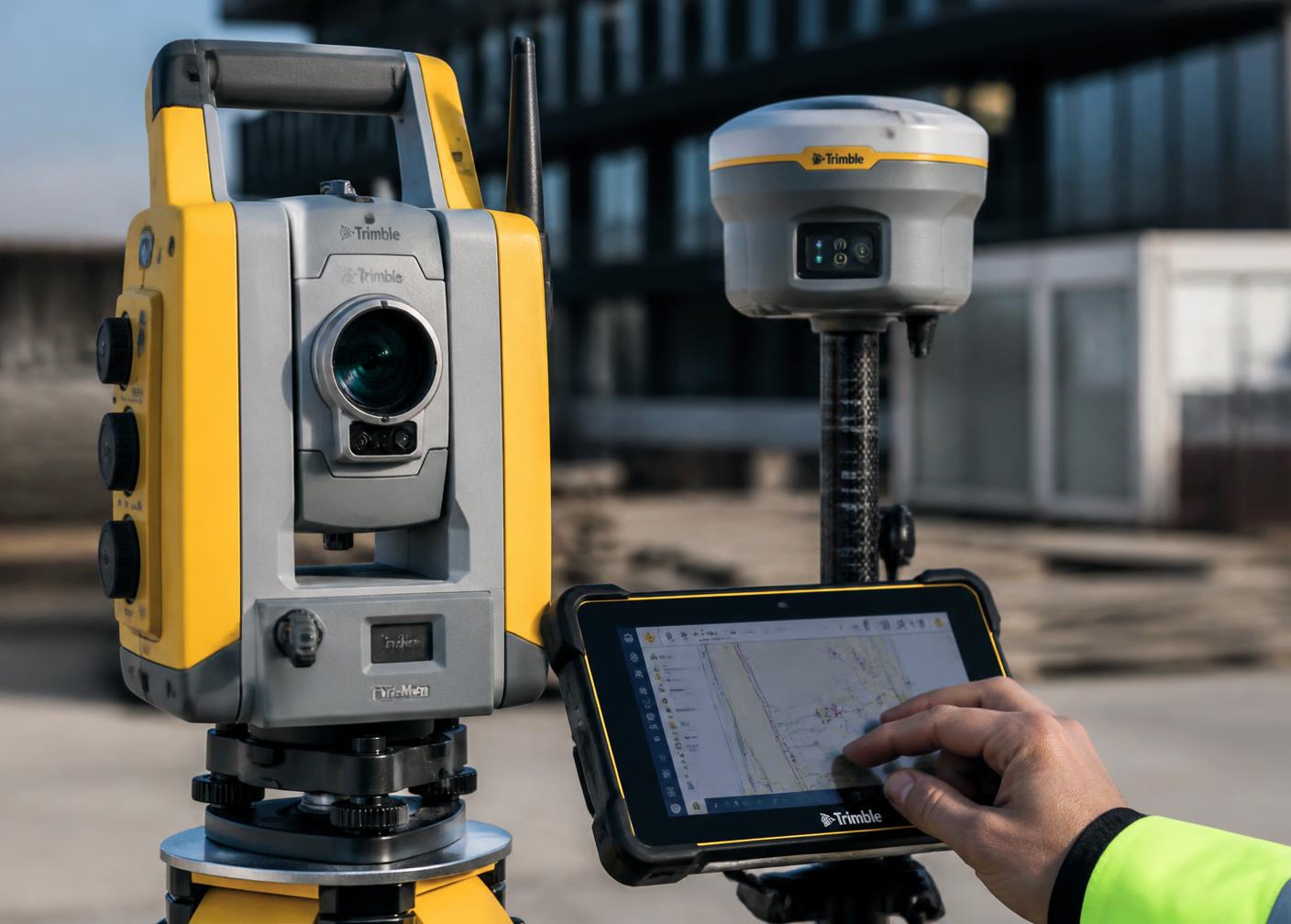 Tachimetr elektroniczny, odbiornik GNSS i kontroler polowy geodety